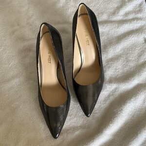 Nine West gray metallic 3 1/2” heels Pointy toe Size 9 W